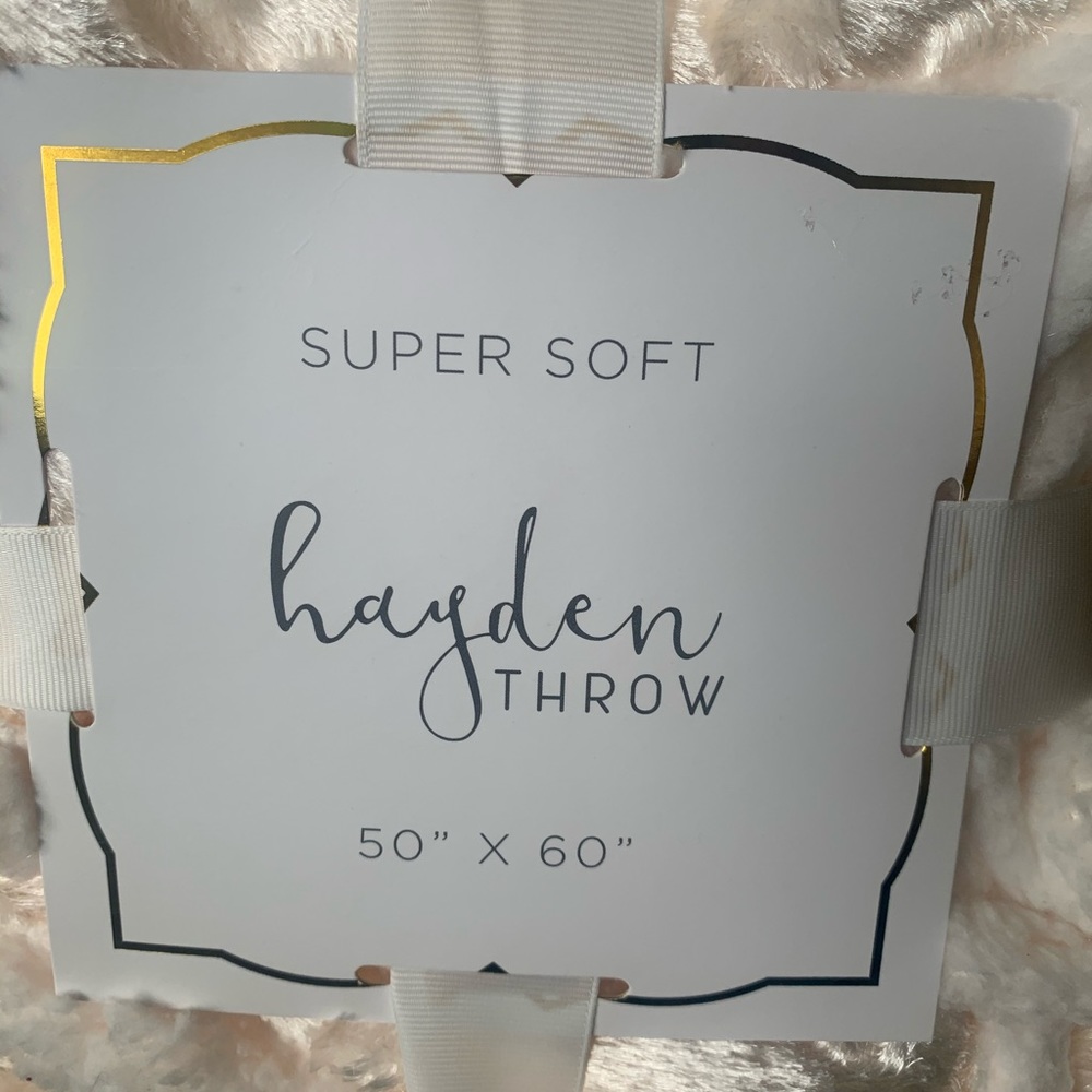 Super soft throw - Picture 2 of 3